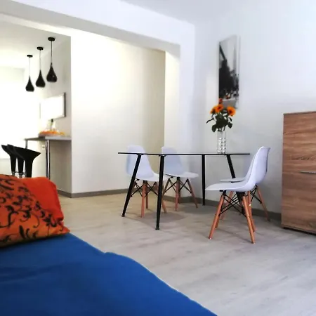 3 Bedroom 150 M From The Lägenhet *