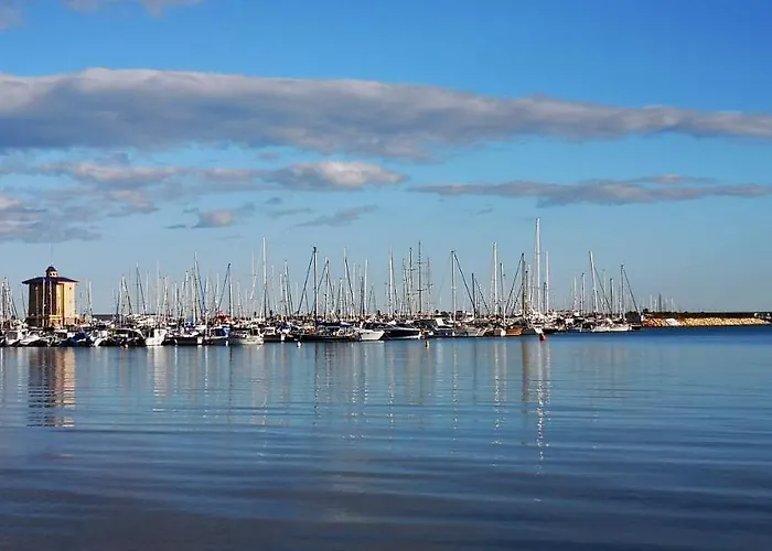 3 Bedroom 150 M From The 公寓