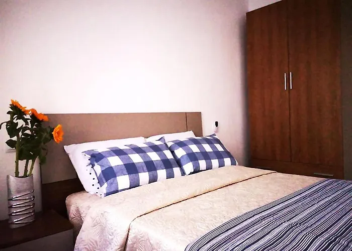 公寓 3 Bedroom 150 M From The *