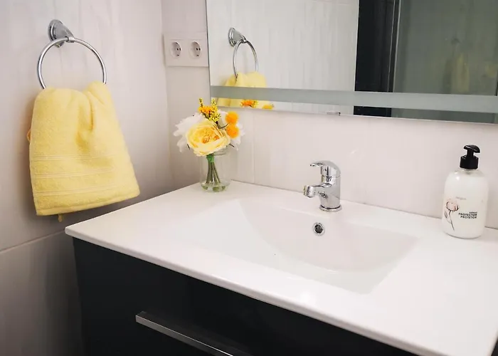 3 Bedroom 150 M From The *